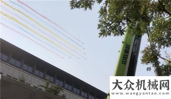 六京環(huán)產(chǎn)品裝備制造榮耀時(shí)刻  中聯(lián)重科助力新70年大慶直播、打造湖南彩車全新突