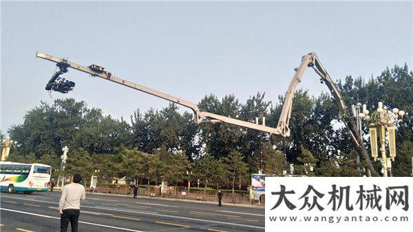 六京環(huán)產(chǎn)品裝備制造榮耀時(shí)刻  中聯(lián)重科助力新70年大慶直播、打造湖南彩車全新突