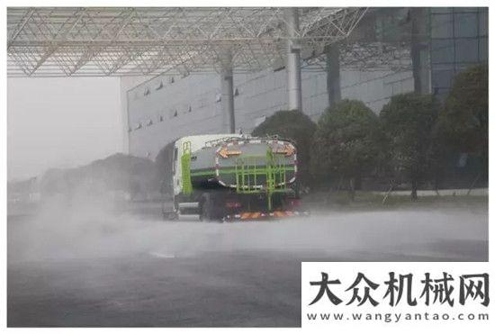 持成就专业新品 | 与同吨位的其他清洗车比较，这款车作业效率提升20%以上！徐工匠