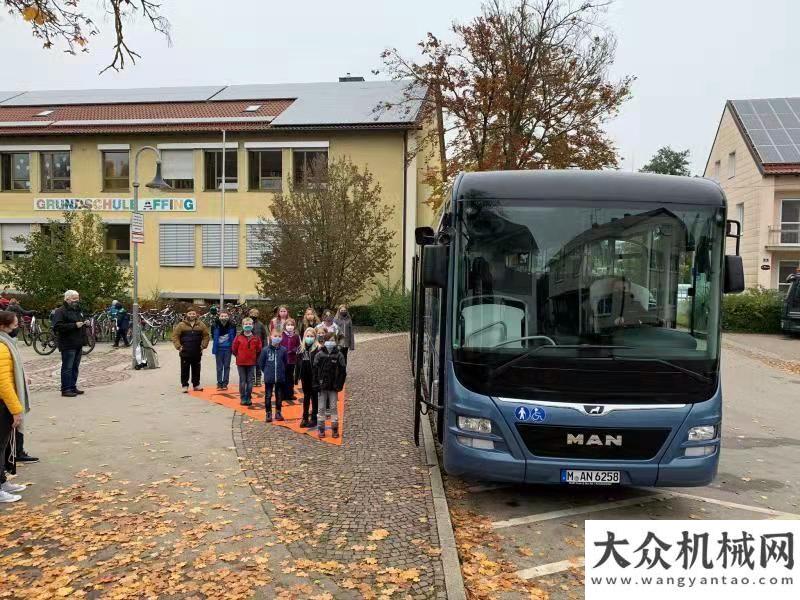 師節(jié)日快樂曼恩道路安全校園行活動再次起航三一重