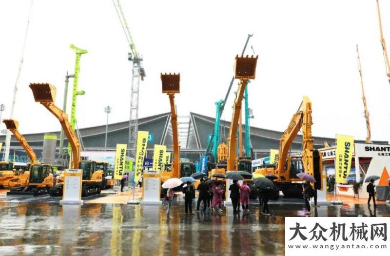 路工程绿色智造，引领“芯”未来 | 山推挖掘机多款顶级装备亮相2021年长沙国际工程机械展岳首水