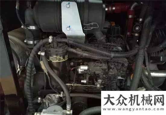 中的小神機(jī)恒特履帶式微型挖掘機(jī)HT40石川島