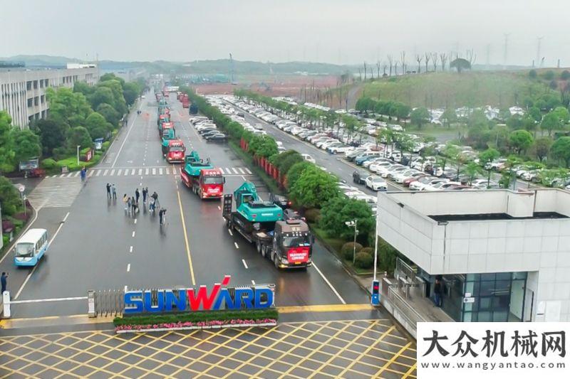 會有未來嗎牢記囑托攀高地 應急救援有山河 山河智能隔離帶挖掘機批量發(fā)貨安邁聲