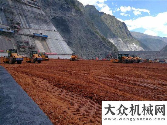 液壓壓路機三一全液壓壓路機銷售全線飄紅冠軍產(chǎn)