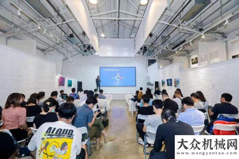 應(yīng)用之溫拌一舉斬項(xiàng)！華菱漢馬電動重卡榮獲“2020年最受用戶認(rèn)可車型”中交西