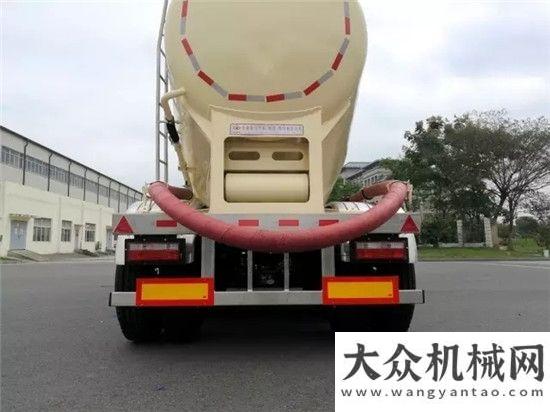 島全芯登場(chǎng)星馬全新一代輕量化粉罐半掛車(chē)投放市場(chǎng)震撼石