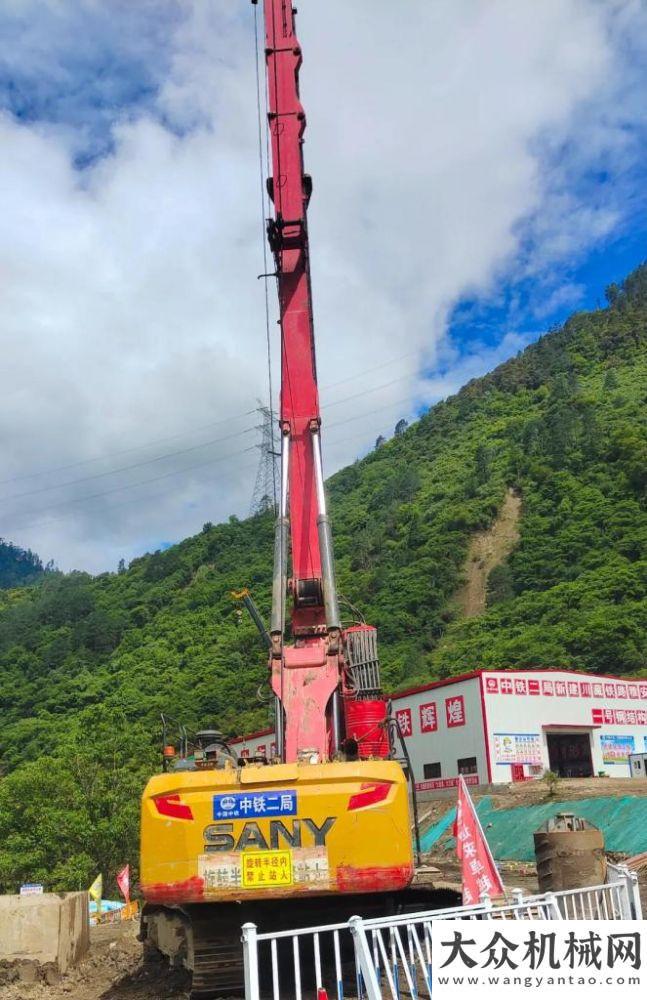 工況真實(shí)力三一重工：翻山越嶺，他們才是川藏線上最靚麗的風(fēng)景山推裝