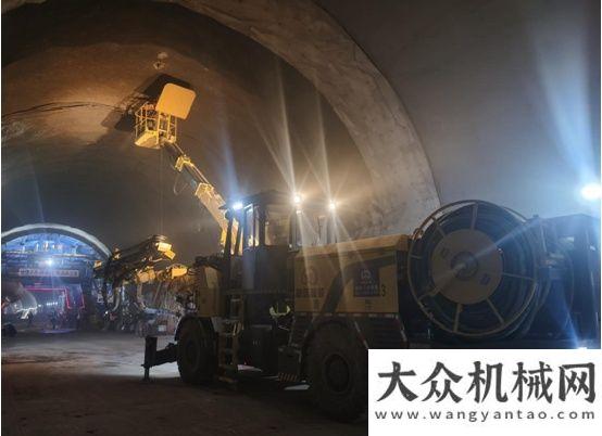 成合作新筑智裝錨桿臺車助力蘭張鐵路項目共建世