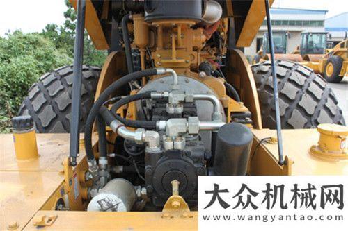 機(jī)銷量統(tǒng)計王者之風(fēng)——柳工沙漠型壓路機(jī)CLG6620年月份