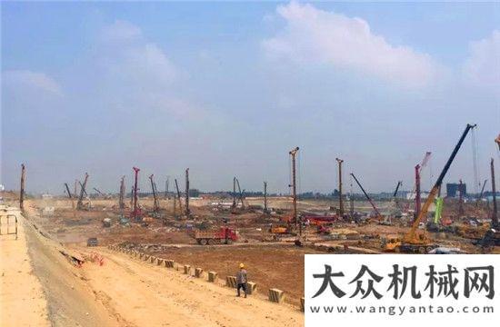 多米深砂巖在襄陽東津高鐵站，26臺旋挖鉆機(jī)都是咱家的四臺寶