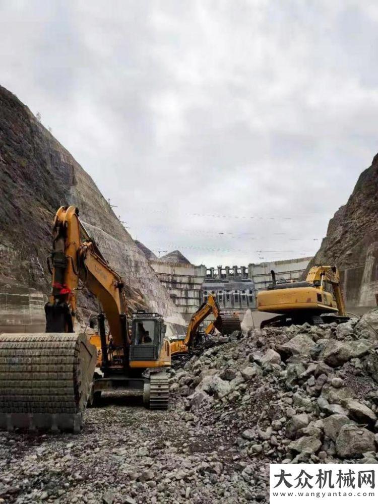 大性能優(yōu)勢柳工挖掘機(jī)參與在建世界最大水電工程白鶴灘水電站選車有