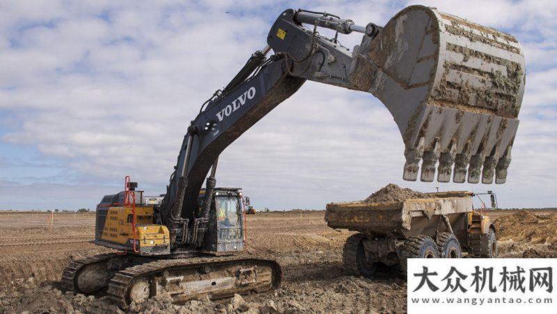 履帶運(yùn)輸車沃爾沃建筑設(shè)備助力佛羅里達(dá)大沼澤地水庫(kù)海外新