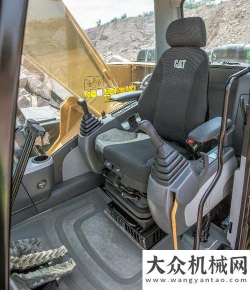 后四油罐車效益增值:Cat?323D2L液壓挖掘機解放新