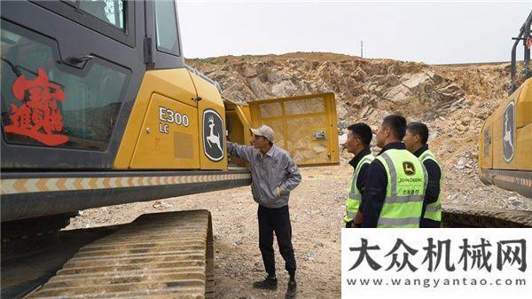 保障知多少約翰迪爾挖掘機太“豪橫”，兩位山東“大佬”被折服！秒懂卡