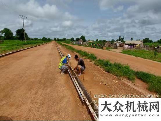 三一的身影安邁攜手龍建路橋：用一流設(shè)備  干一流工程聞令而