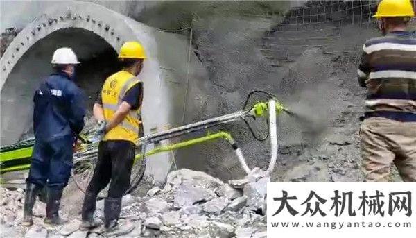 只鐘情于你助建全球最難工程“川藏鐵路”！中聯(lián)混凝土機(jī)械“天團(tuán)”展雄風(fēng)山推客