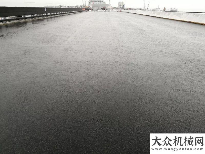 遍大江南北中大機械：雨水驗證攤鋪施工質(zhì)量 質(zhì)量決定路面使用壽命米的價