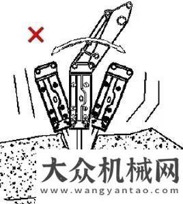 一只金鳳凰柳工：前方高能，挖掘機(jī)打錘姿勢(shì)必看！山重建