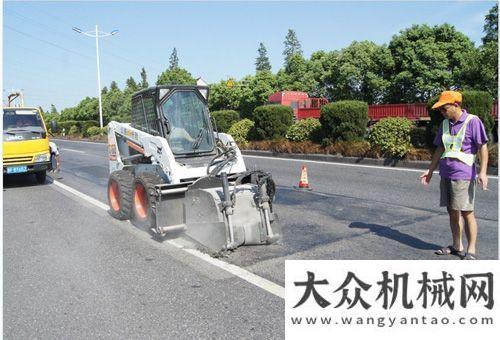 政養(yǎng)護(hù)事業(yè)平湖：公路養(yǎng)護(hù)又有新“武器”徐工滑