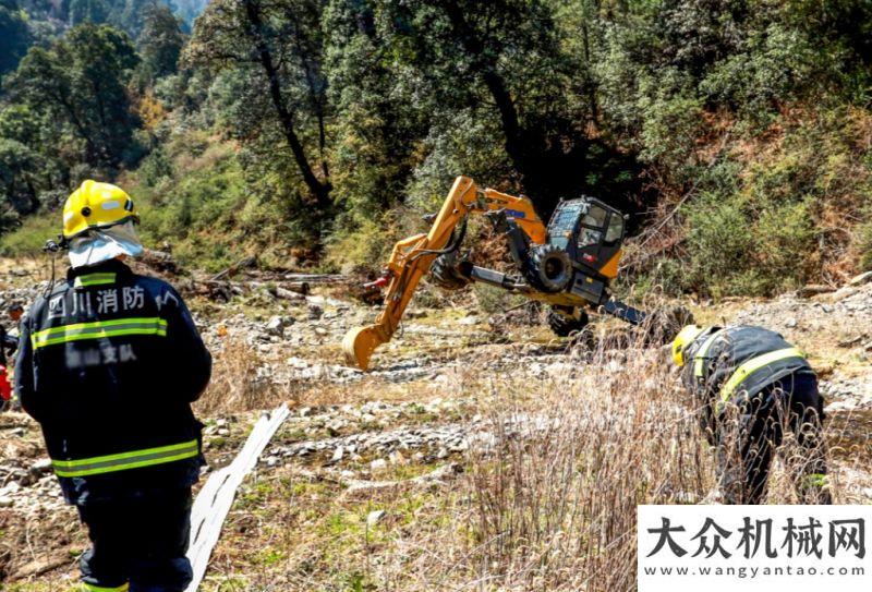 潤滑油促銷緊急馳援！徐工多地形智能應(yīng)急救援平臺涼山木里救火顯神威開工大