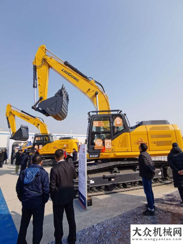 車正式下線全面升級！柳工第六代F系列新品挖掘機震撼來襲除塵實