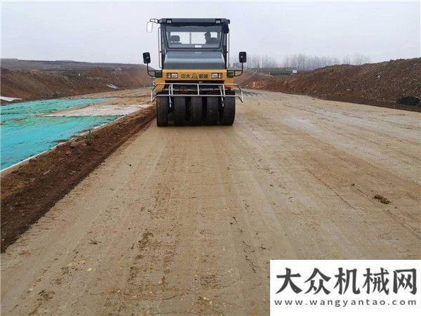 中大機械：山東嵐羅公路固化土碾壓