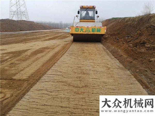 中大機械：山東嵐羅公路固化土碾壓