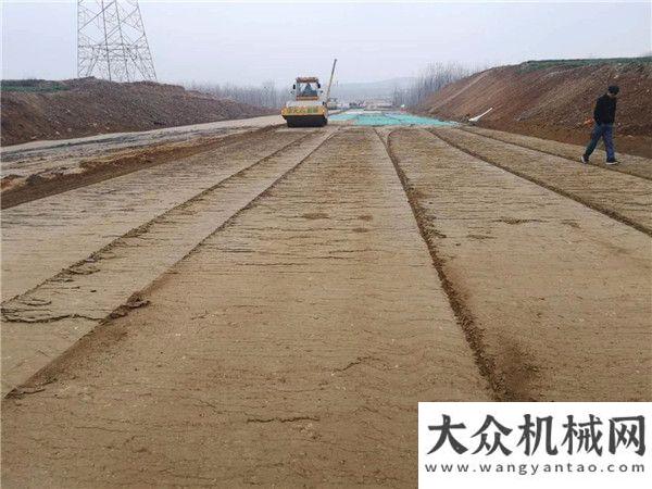 中大機械：山東嵐羅公路固化土碾壓