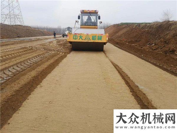 中大機械：山東嵐羅公路固化土碾壓