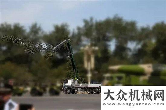 快更穩(wěn)更閱兵式上“最牛機位”由中聯(lián)重科泵車擔任“攝影師”！客戶說