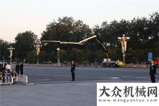 快更穩(wěn)更閱兵式上“最牛機(jī)位”由中聯(lián)重科泵車擔(dān)任“攝影師”！客戶說
