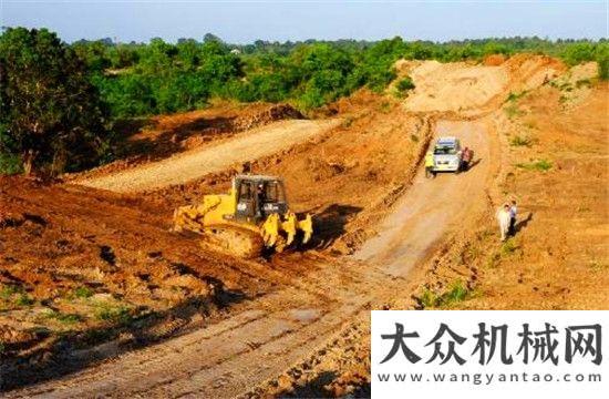 平麻煩事兒東非坦桑尼亞鐵路上中聯(lián)重科“推堅強”的故事山工推