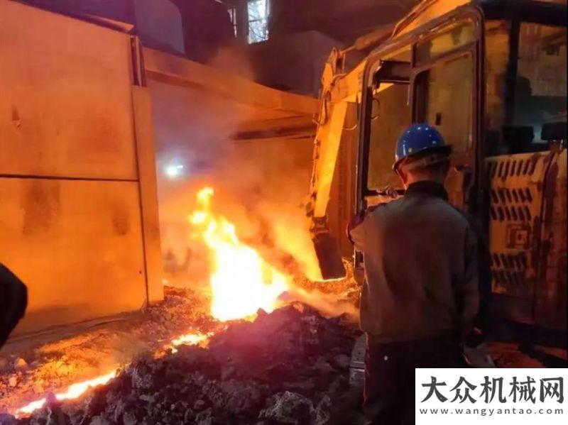 南三橋1000°C高溫從容作業(yè)，這臺三一挖掘機(jī)“火了”南方路