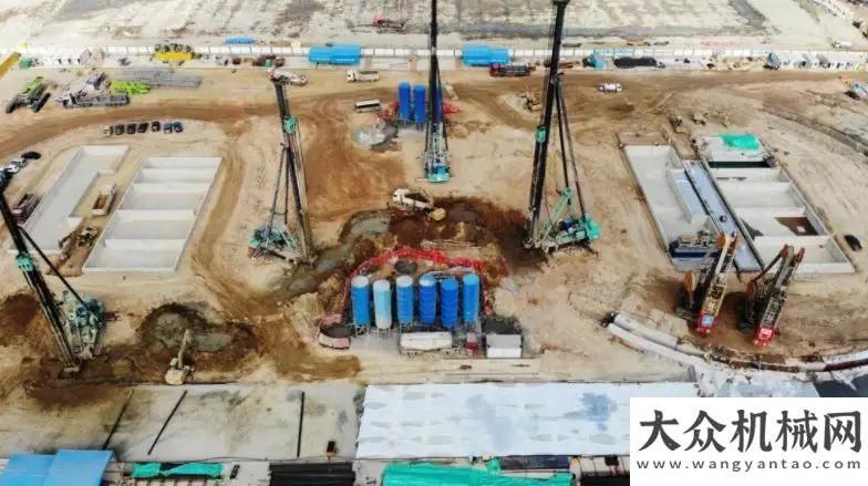 色道路建養(yǎng)中聯(lián)重科助力廣東華亮2019年終“巨獻(xiàn)”工程綠色智