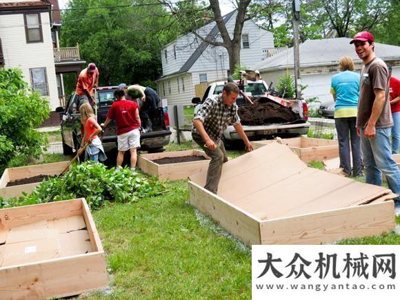 國際啤酒節(jié)凱斯贊助密爾沃基市社區(qū)勝利花園項目山貓機