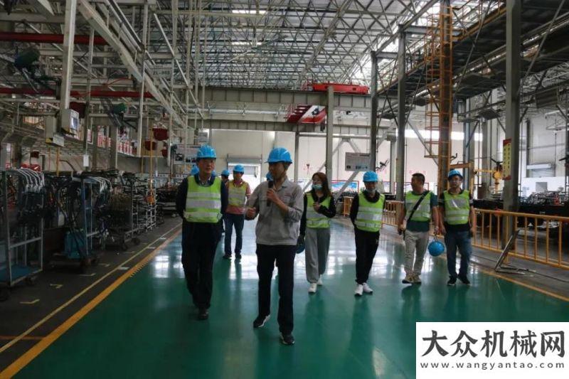增施工神器北京市標(biāo)桿混凝土企業(yè)代表走進(jìn)華菱星馬參觀交流快來看