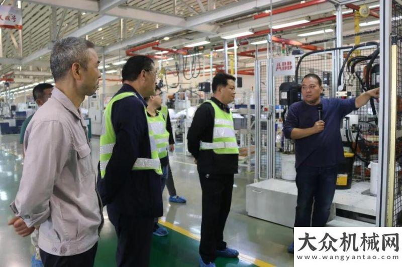 增施工神器北京市標(biāo)桿混凝土企業(yè)代表走進(jìn)華菱星馬參觀交流快來看