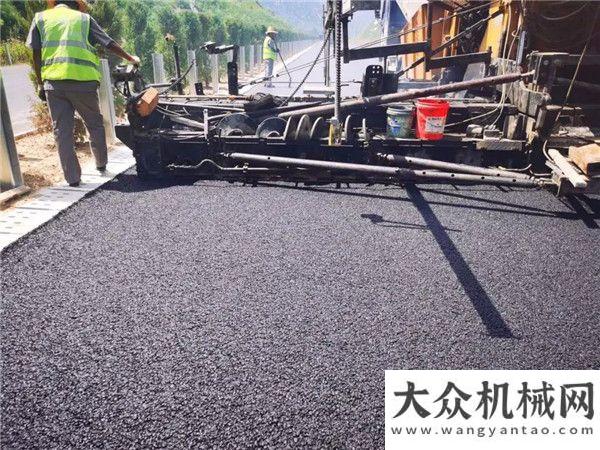 鄭西高速堯欒路面二標(biāo)中交一公攜手中大機(jī)械瀝青上面層抗離析攤鋪開(kāi)啟