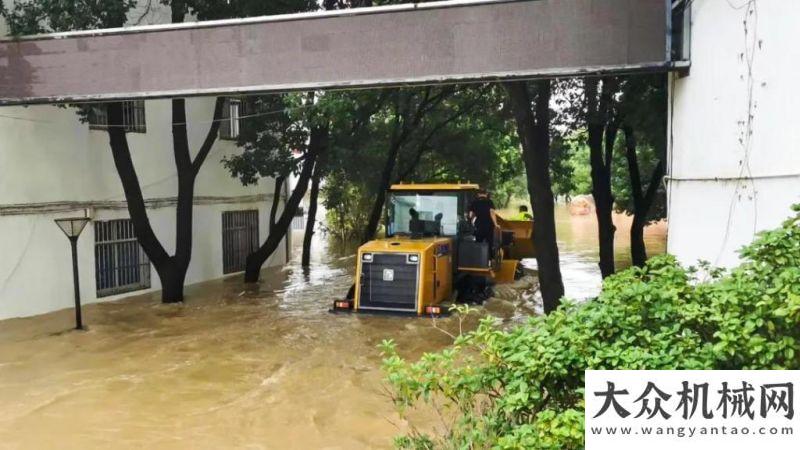 輪式裝載機(jī)化身“擺渡車”，徐工裝載機(jī)為高考護(hù)航！海外新