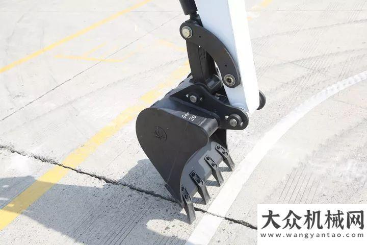 備震撼出擊全景看機(jī)丨山貓E35z這里等你柳工道