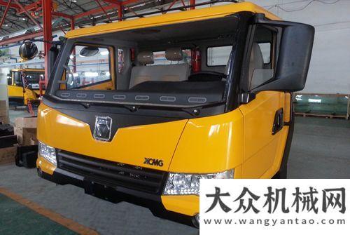 汽車起重機(jī)徐工新一代起重機(jī)駕駛室完成試制中聯(lián)全