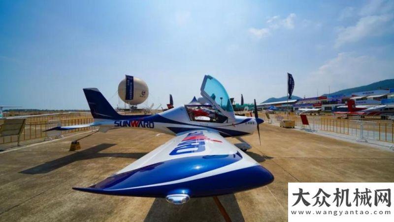 王滿電入場新機、飛行表演…2021航展山河航空秀給你看柳工裝