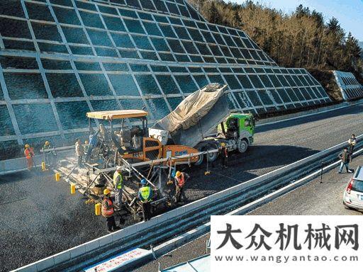 事業(yè)新面行業(yè)獨(dú)有！徐工超大型攤鋪機(jī)再掀智能化無(wú)人化熱潮！山東恒