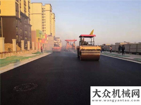 投賽富跟投中大機(jī)械成功進(jìn)行市政道路天然瀝青路面攤鋪徐工漢