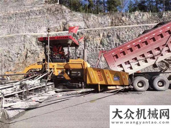 鋒平復(fù)沃土貴州都安高速LM4標(biāo)水泥穩(wěn)定碎石基層首件工程硬核鏡