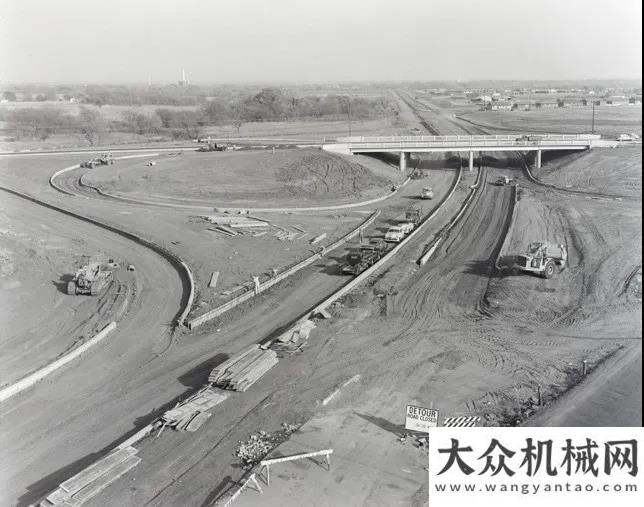 展我們來啦卡特彼勒輪式自行式鏟運機，70年歷史了！山東臨