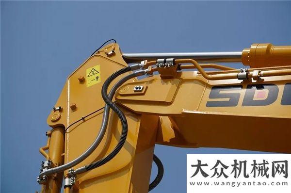 山推推土机矿山破碎打锤王！山东临工E6500F凭啥？！无坚不