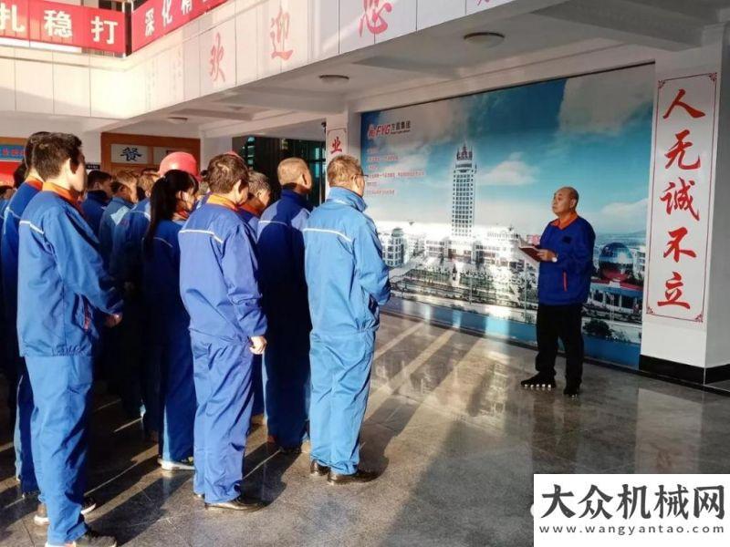 機(jī)器人完成方圓【技能培訓(xùn)】建材機(jī)械有限公司積極開(kāi)展崗位技能培訓(xùn)智變未