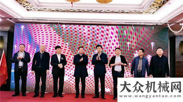 議成功舉辦以真心換真情 岳首筑機(jī)第七屆“感恩服務(wù)萬里行”活動正式啟動同心筑