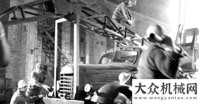 號掘進(jìn)始發(fā)新第一臺5噸汽車起重機(jī)在這里誕生鐵建重